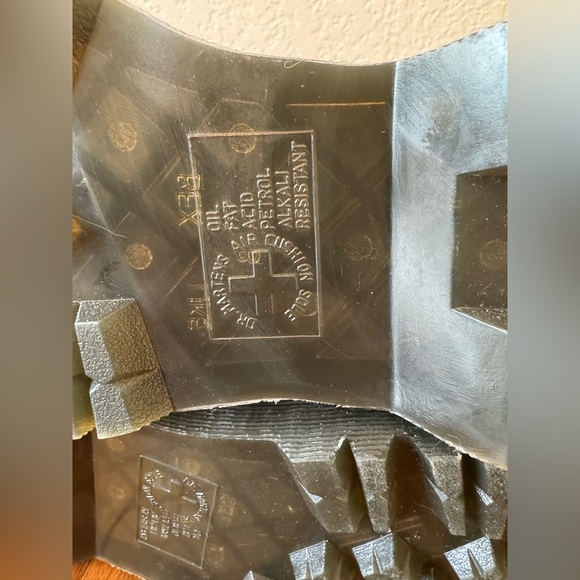 SOLD⚫️Doc Dr. Martens Jadon Women's Size 7 Smooth Leather Platform White Boots - Picture 12 of 12